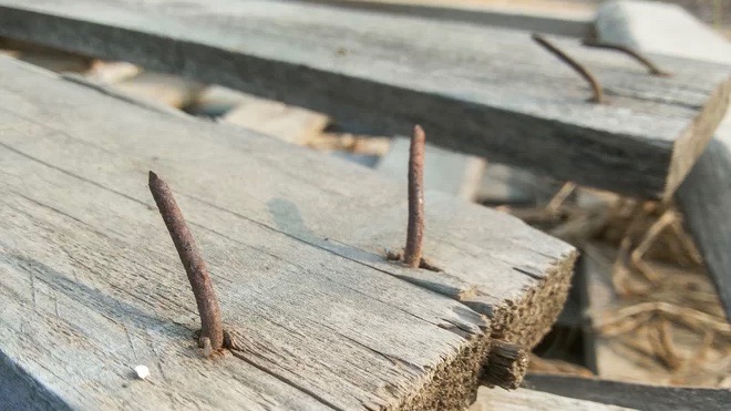 how to pull nails out of a deck